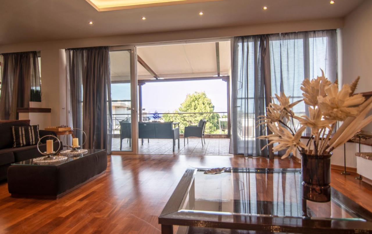 Akrata'S Elegant Luxury Suite Екстериор снимка